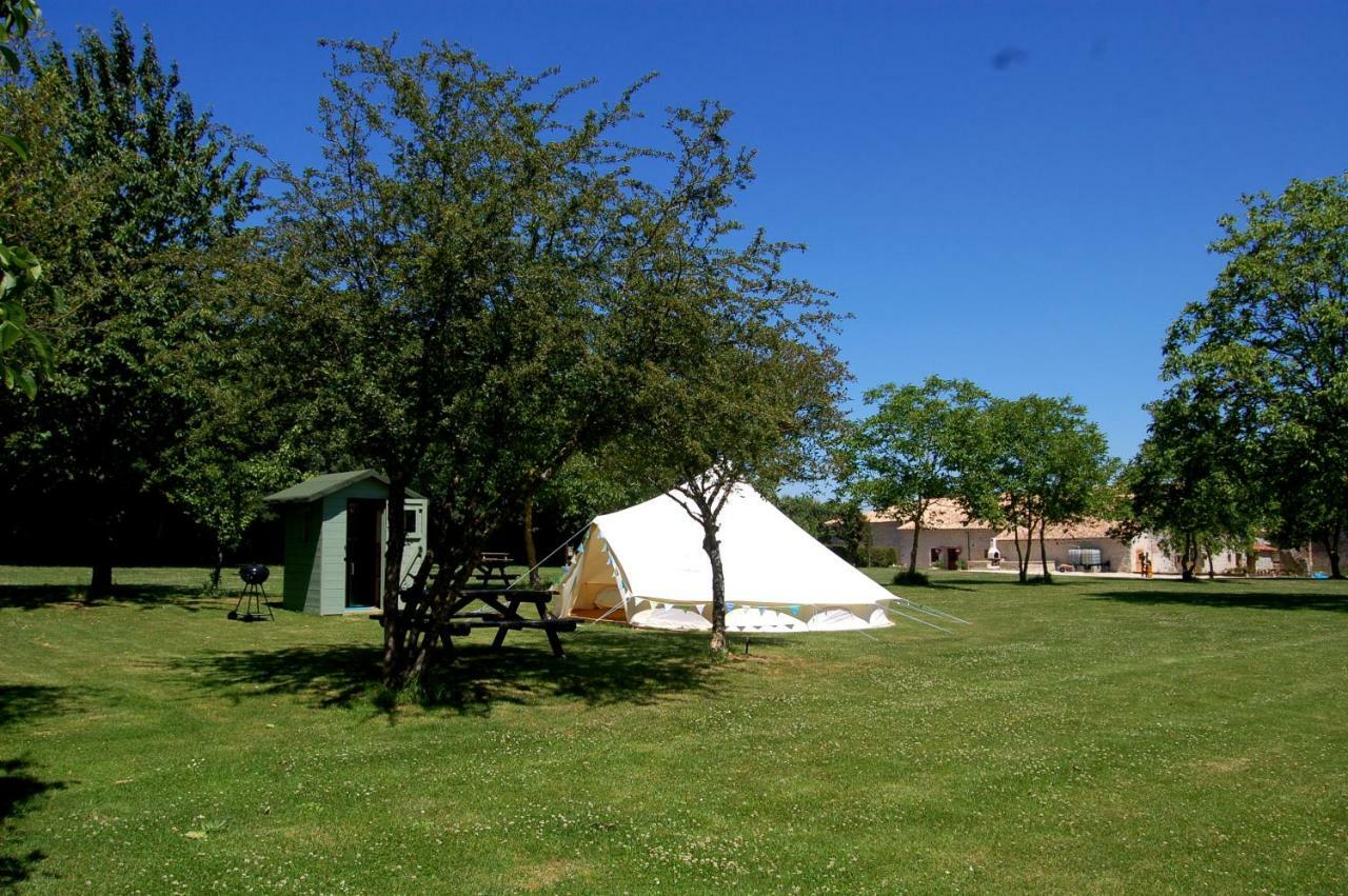 Camping La Forêt de Tessé Exterior foto