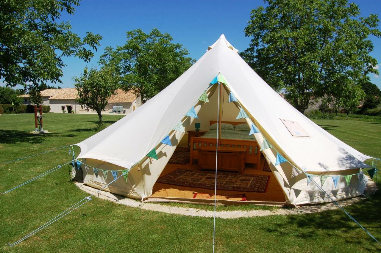 Camping La Forêt de Tessé Exterior foto