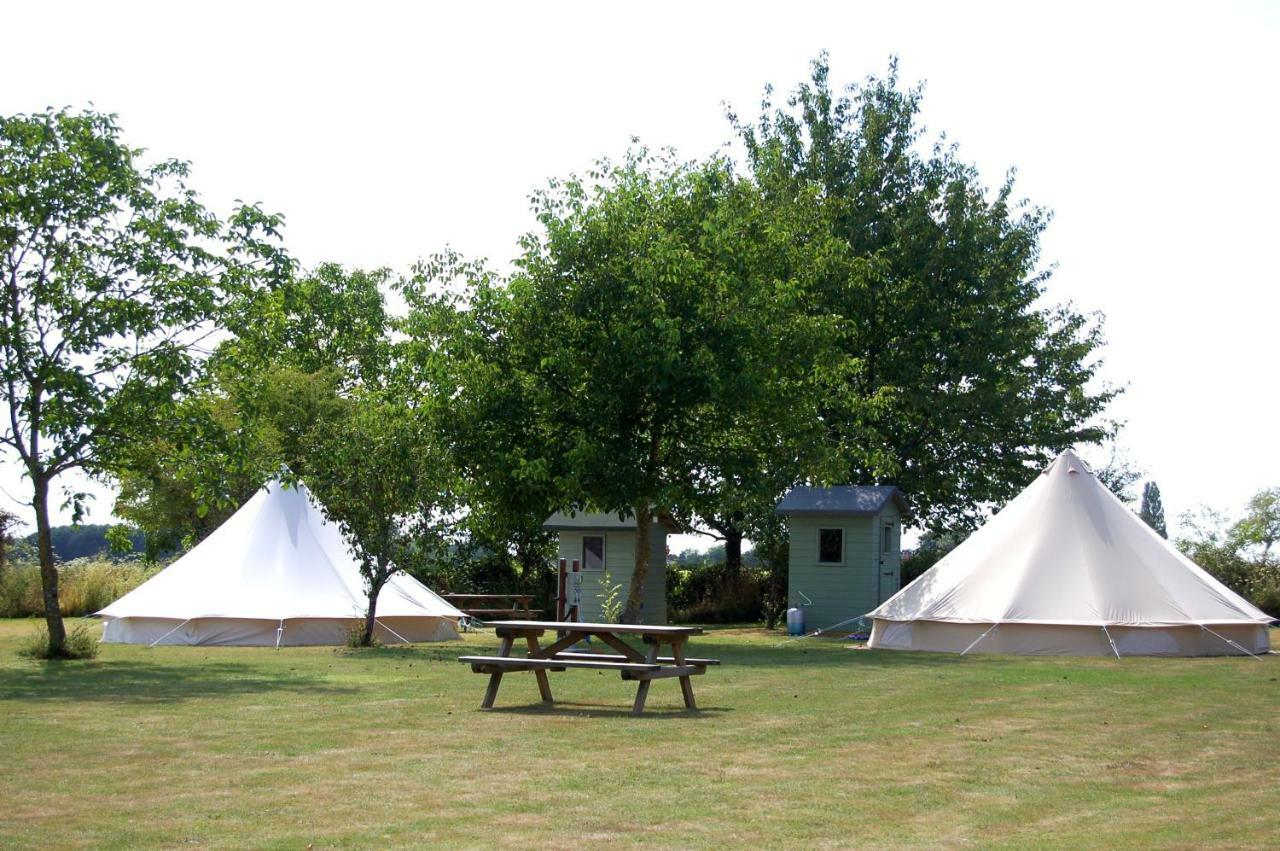 Camping La Forêt de Tessé Exterior foto